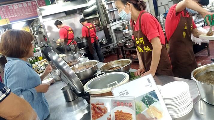 台中第二市場にある人気店「山河魯肉飯」で魯肉飯に肉燥飯！！