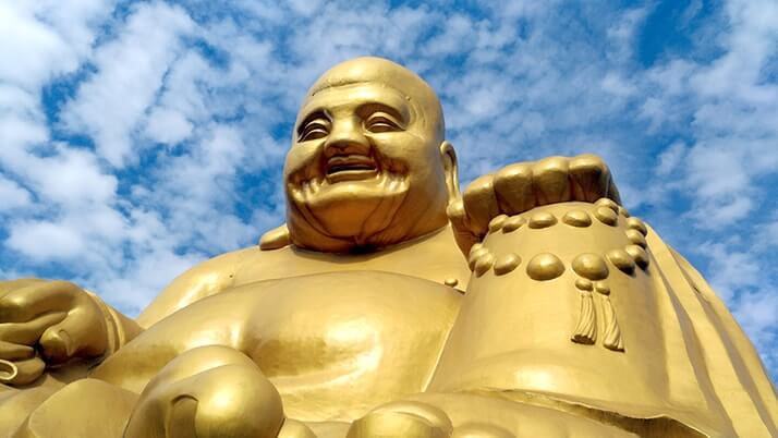 圧巻！30mの金色大仏！宝覚寺の弥勒大仏の笑顔に癒される