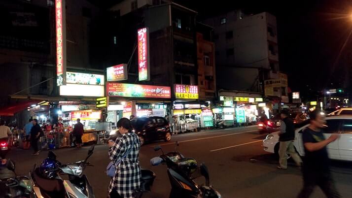 中華路夜市で絶品炒飯に牡蠣オムレツで満腹夜市飯！【台湾台中】