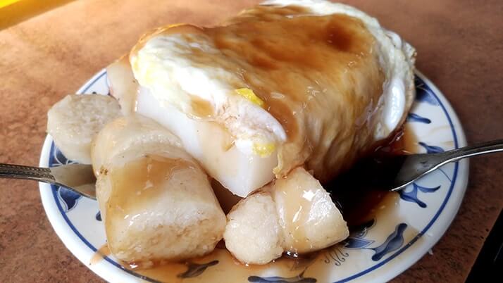 台中第二市場の王記菜頭粿糯米腸の大根餅セットでローカル朝飯！