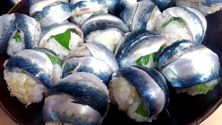千葉外房堤防で釣った小サバをしめ鯖の手毬寿司と干物に!【釣りメシ】 千葉外房堤防で釣った小サバをしめ鯖の手毬寿司と干物に!【釣りメシ】
