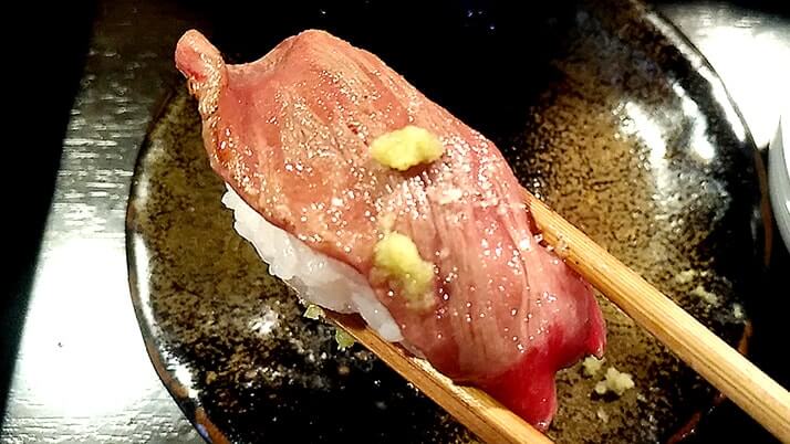 肉好きへ捧ぐ！「焼肉 一心たん助」で肉寿司と仙台牛たんを喰らう（上野本店）