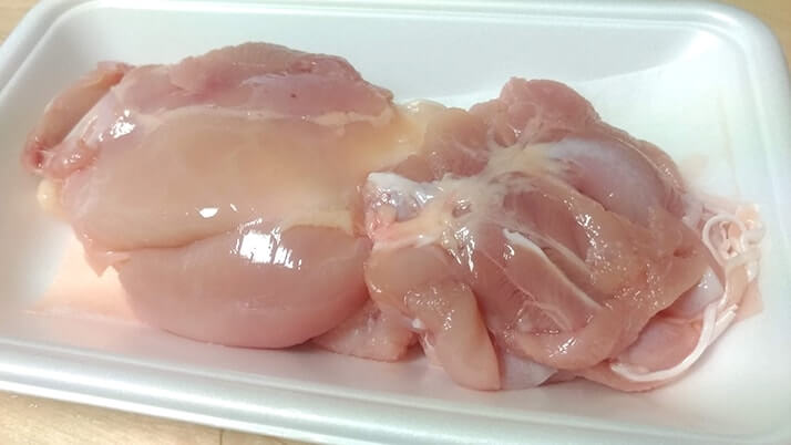 鶏もも肉のハーブ漬けソテー!セージ・ミント・ローズマリーの香りがGOOD 鶏もも肉のハーブ漬けソテー!セージ・ミント・ローズマリーの香りがGOOD