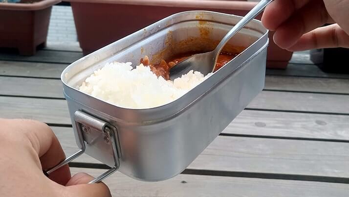 トランギア「メスティン」固形燃料1つで炊飯+缶詰の簡単ランチ! トランギア「メスティン」固形燃料1つで炊飯+缶詰の簡単ランチ!