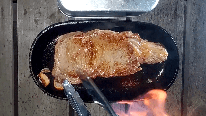 スキレットで焼くステーキ最高!外はカリッと中はジューシー…旨旨 スキレットで焼くステーキ最高!外はカリッと中はジューシー…旨旨