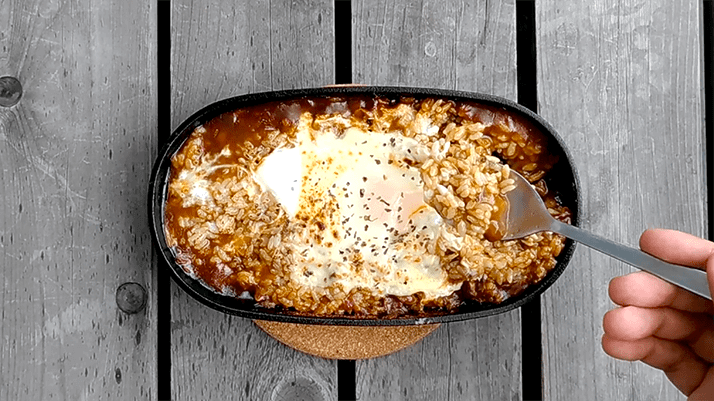 スキレットで簡単焼きカレードリア!レトルトカレーでOK スキレットで簡単焼きカレードリア!レトルトカレーでOK