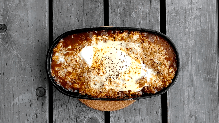 スキレットで簡単焼きカレードリア!レトルトカレーでOK スキレットで簡単焼きカレードリア!レトルトカレーでOK