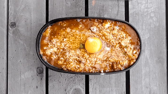 スキレットで簡単焼きカレードリア!レトルトカレーでOK スキレットで簡単焼きカレードリア!レトルトカレーでOK