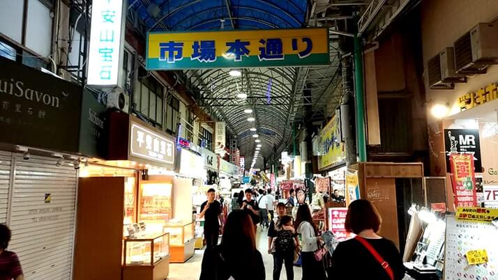 牧志公設市場散策後に小さなコーヒー専門店"THE COFFEE STAND"でひと息