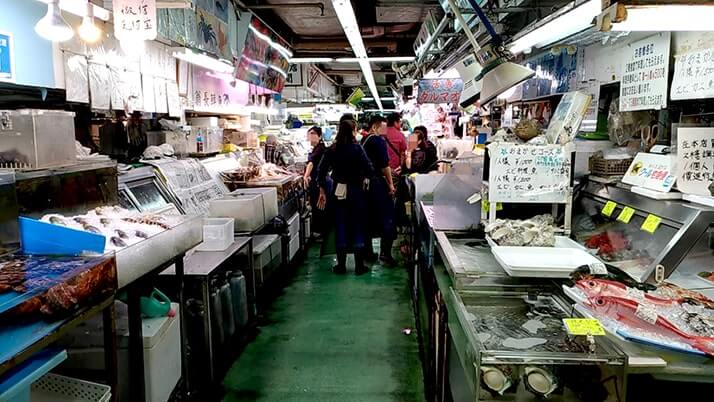 牧志公設市場散策後に小さなコーヒー専門店"THE COFFEE STAND"でひと息