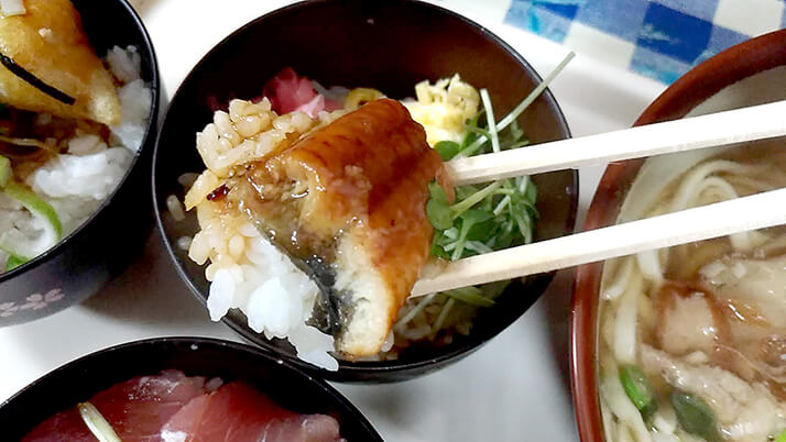 高良食堂のミニ丼そばセット｜3種丼＋沖縄そばで満腹！【沖縄県那覇市若狭】