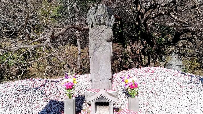 鋸山日本寺大仏が約31mと巨大！日本最大座像大仏は千葉にあり