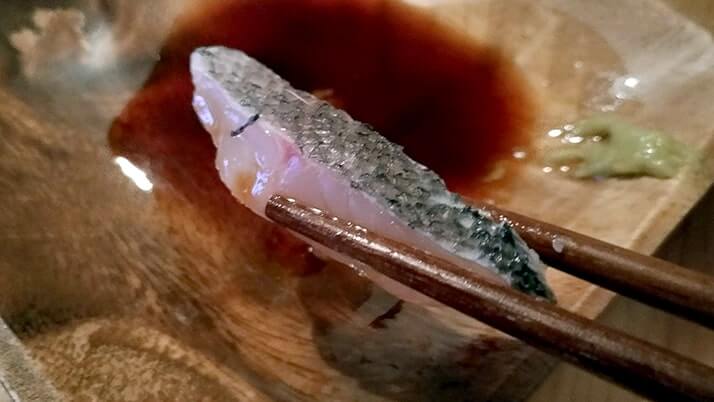 ドンコと黒鯛のアラをいれた絶品鍋!グレの焼霜造りも美味 ドンコと黒鯛のアラをいれた絶品鍋!グレの焼霜造りも美味
