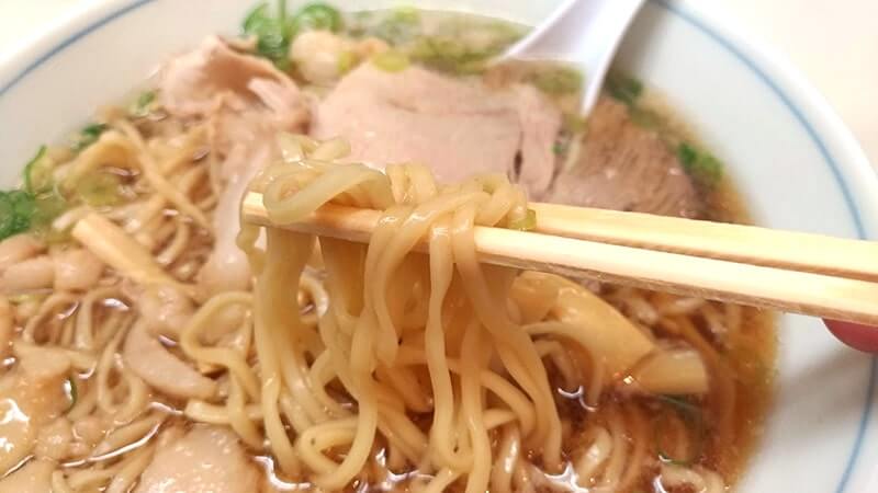 尾道ラーメンの老舗！朱華園で背脂たっぷり中華そばを啜る！！