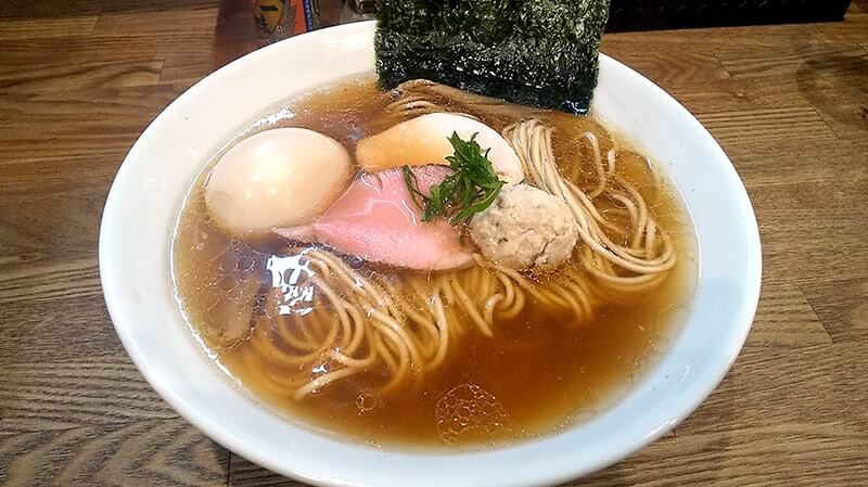 立石「自家製麺 純」で地鶏（醤油）ラーメンと低温チャーシュー丼