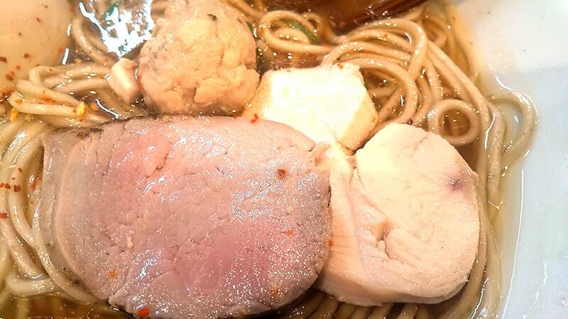立石「自家製麺 純」で地鶏（醤油）ラーメンと低温チャーシュー丼
