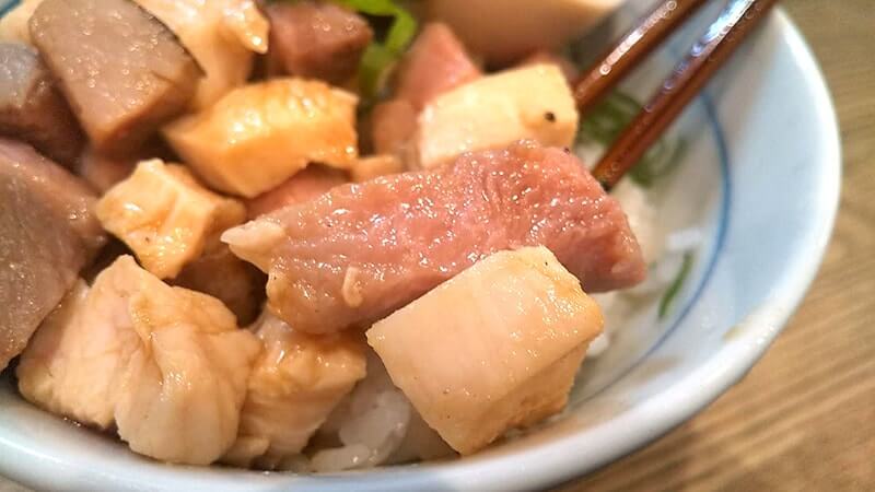 立石「自家製麺 純」で地鶏（醤油）ラーメンと低温チャーシュー丼