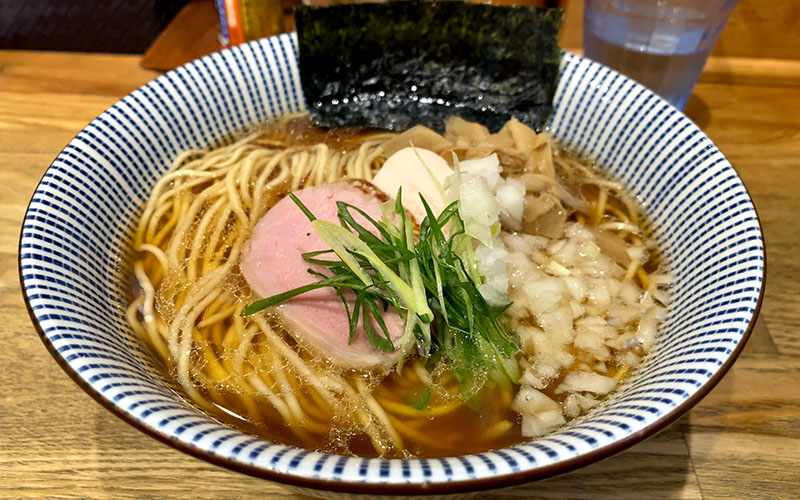 立石「自家製麺 純」で地鶏（醤油）ラーメンと低温チャーシュー丼