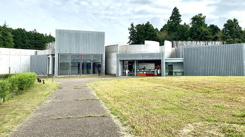 市原湖畔美術館｜高滝湖畔…絶好ロケーションに佇む美術館