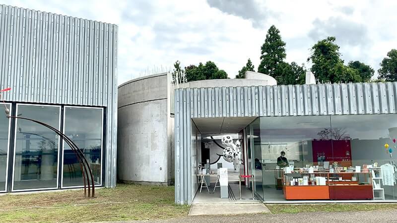 市原湖畔美術館｜高滝湖畔…絶好ロケーションに佇む美術館