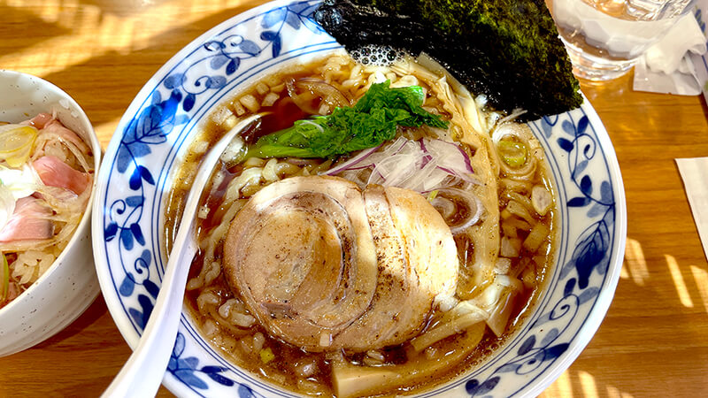 ラーメン「とも笑」｜和風だし醤油ラーメンとチャーシュー丼【茨城県鉾田市】