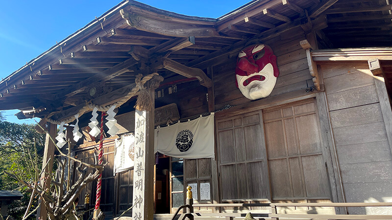 加波山神社真壁拝殿の鳥居越しに見える拝殿の正面風景