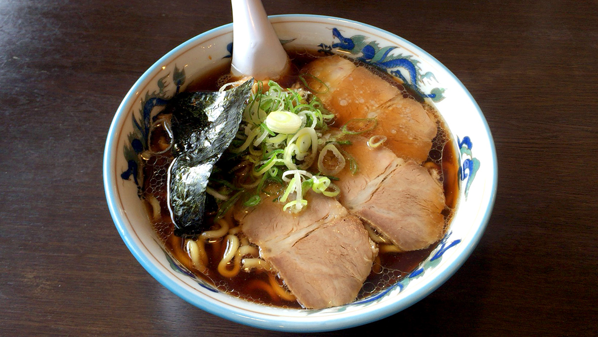 沼津の豚平で食べた黒いスープの手打ラーメン