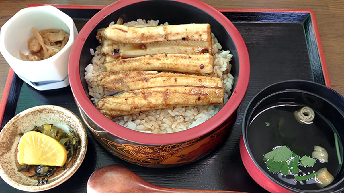 宮島のよさこいで食べた穴子丼と吸い物のセット