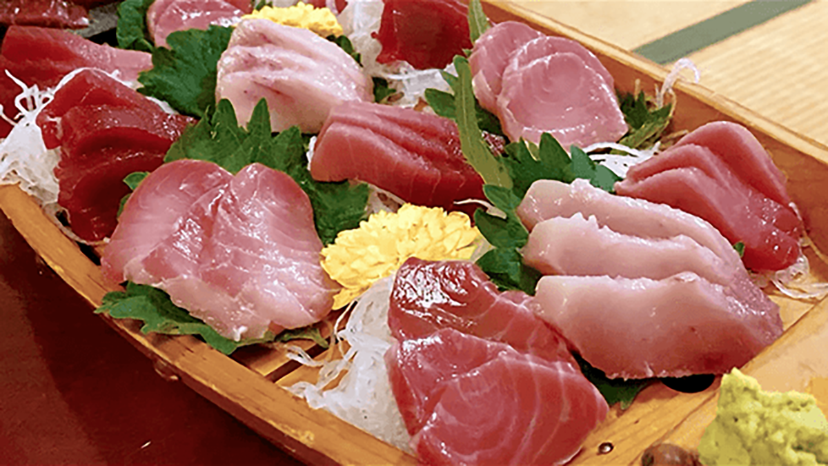 城ヶ島さんご荘で食べたまぐろの刺身盛り合わせ