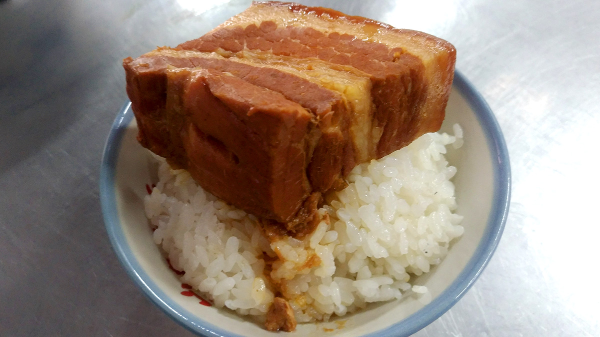台中第二市場の山河魯肉飯で食べた角煮ご飯