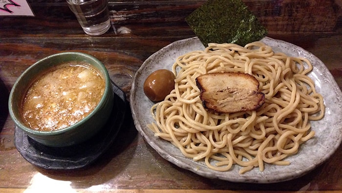 亀有『つけ麺 紫匠乃』極太自家製麺と魚介スープのラーメン