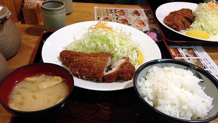 【表参道】新潟食楽園の角煮丼と志味津のとんかつと珈琲舎のパンケーキ