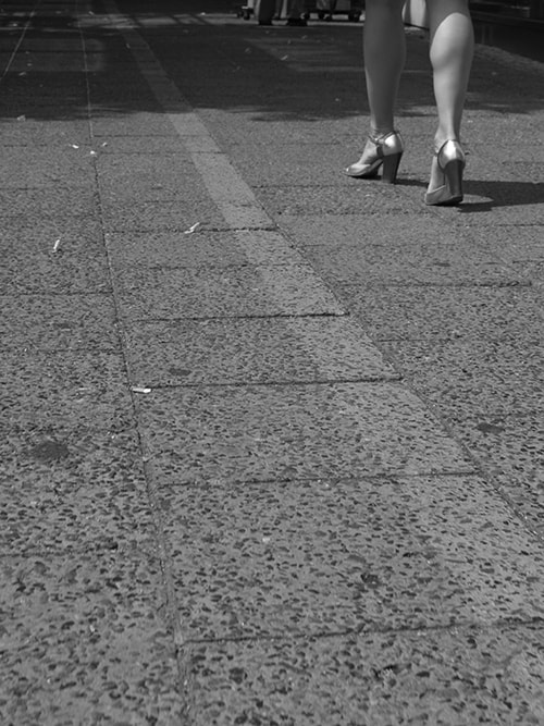 「人の足はどこに向かうのか」ベルリンに在住時に撮影した写真