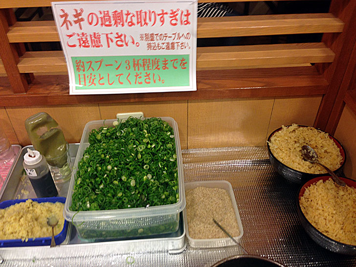 四国香川旅行でいただく讃州製麺の肉甘玉うどんと釜玉うどん