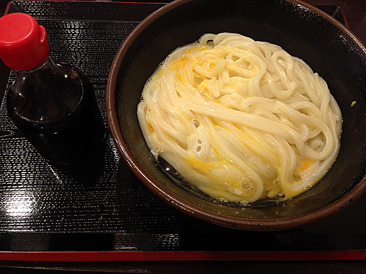 四国香川旅行でいただく讃州製麺の肉甘玉うどんと釜玉うどん