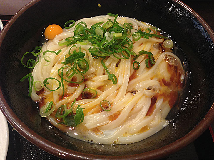 四国香川旅行でいただく讃州製麺の肉甘玉うどんと釜玉うどん