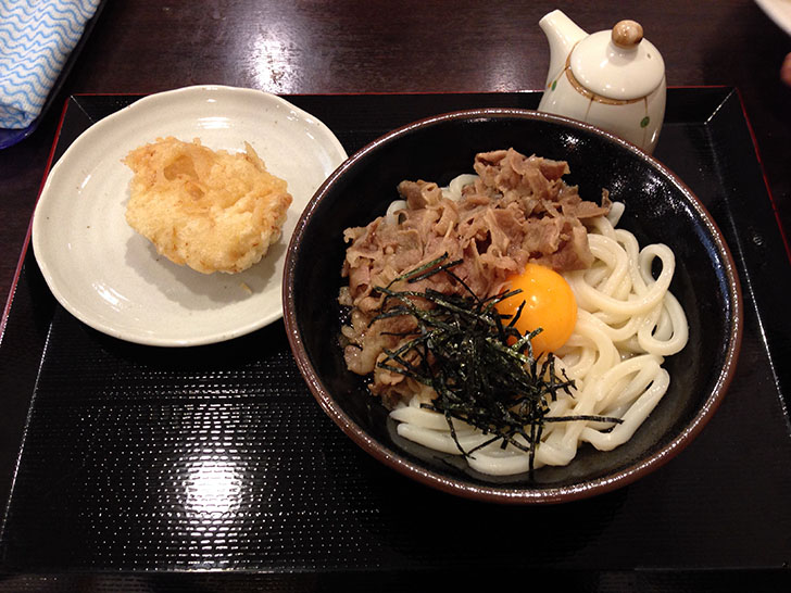 四国香川旅行でいただく讃州製麺の肉甘玉うどんと釜玉うどん