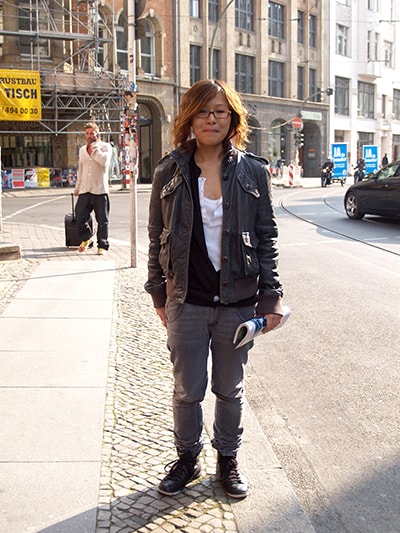 海外ベルリンで撮影したレディースファッションストリートスナップ