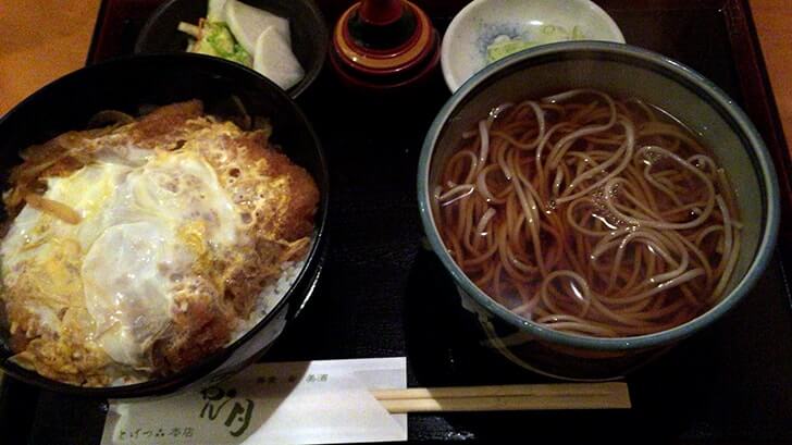 立石『兎月（とげつ）本店』のかつ重セットと鍋焼きうどん