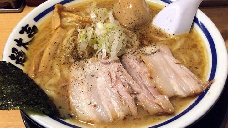 上野のラーメン屋『超大吉』　ボリューム満点のラーメンと肉飯