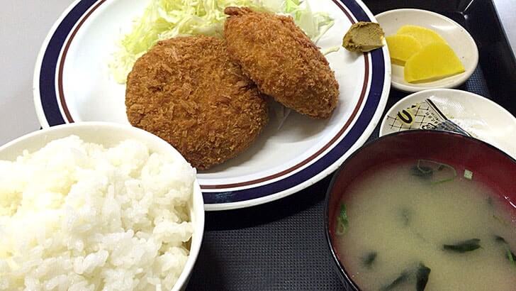 青戸の定食屋『湖洲（こしゅう）』のメンチカツと牛肉コロッケ