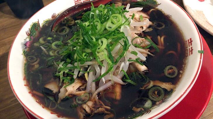 京都老舗『新福菜館 人形町店』黒いスープの中華そばと焼きめし