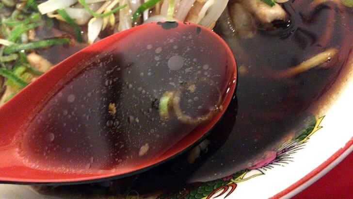 京都老舗『新福菜館 人形町店』黒いスープの中華そばと焼きめし