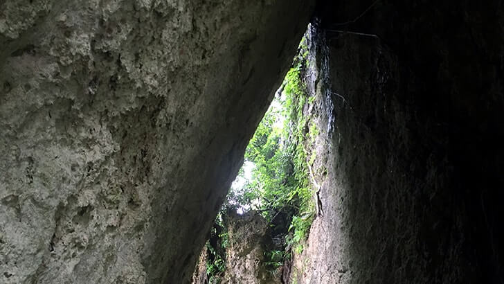 神聖な場へ…沖縄の聖地『斎場御嶽』世界遺産を訪れる【沖縄旅行】