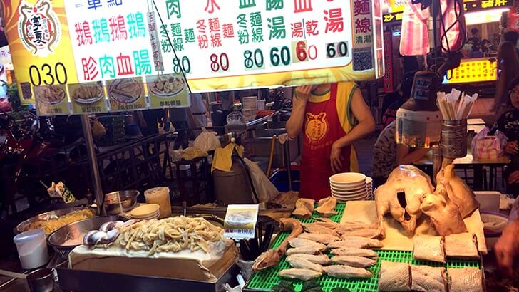 寧夏路夜市へ！台湾の夜市で魯肉飯に牛肉炒麺…地元飯！最高…