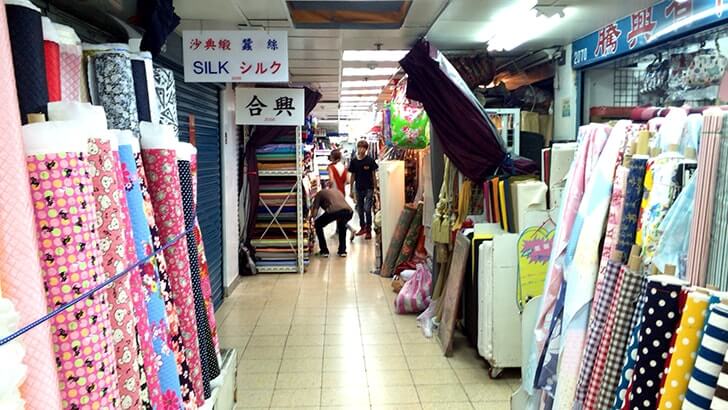 永樂布業商場｜一面布の海！台北迪化街にあるローカルな布市場