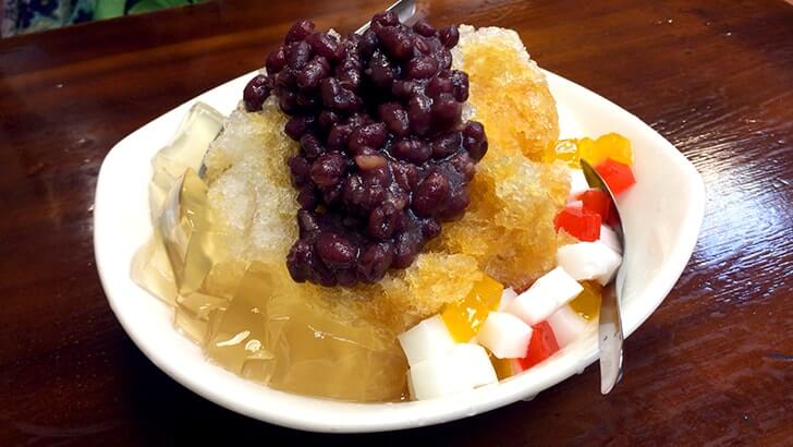 暑い台湾で具沢山かき氷！延三夜市沿いの杉味豆花の刨冰！！