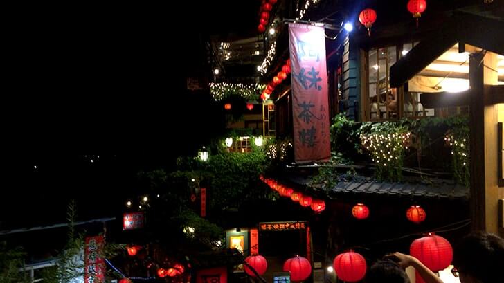 台北中心部⇔九份　赤提灯が美しい人気観光地へはバスを利用