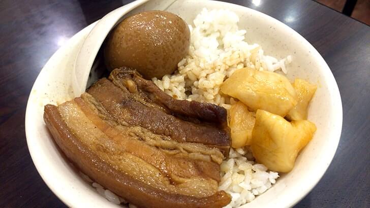 九份「玄明田食堂」蒸しスープ餃子と豚角煮ご飯・桜エビ炒飯