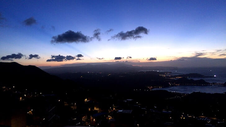 九份散策 - 中心部を離れ夕日と灯る街の灯りが織りなす絶景を堪能